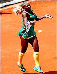 Blonde Serena Williams in Cameroon outfit