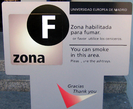 Universidad Europea de Madrid - UEM - Zona habilitada para fumar